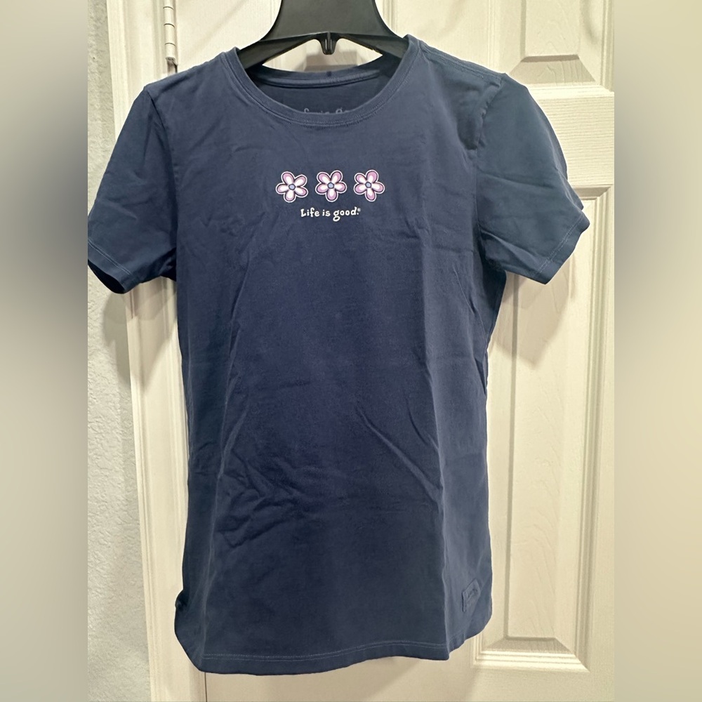 NWOT: Life Is Good Navy Blue with Daisies, Small